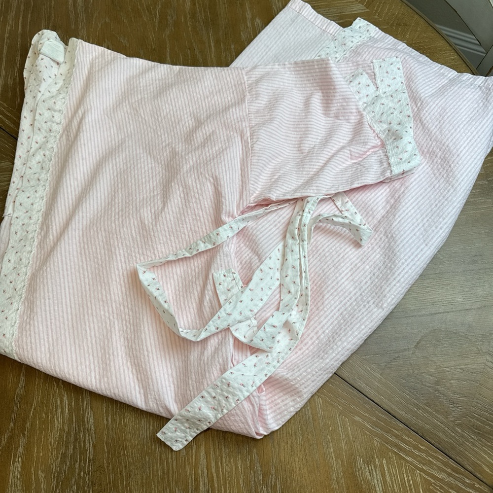 Secret Treasures pink and white seersucker robe with floral and lace trim